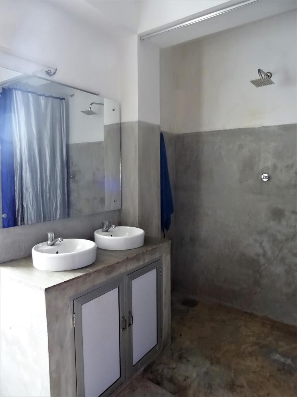 Beach Break Surf Hostel Weligama Exterior photo