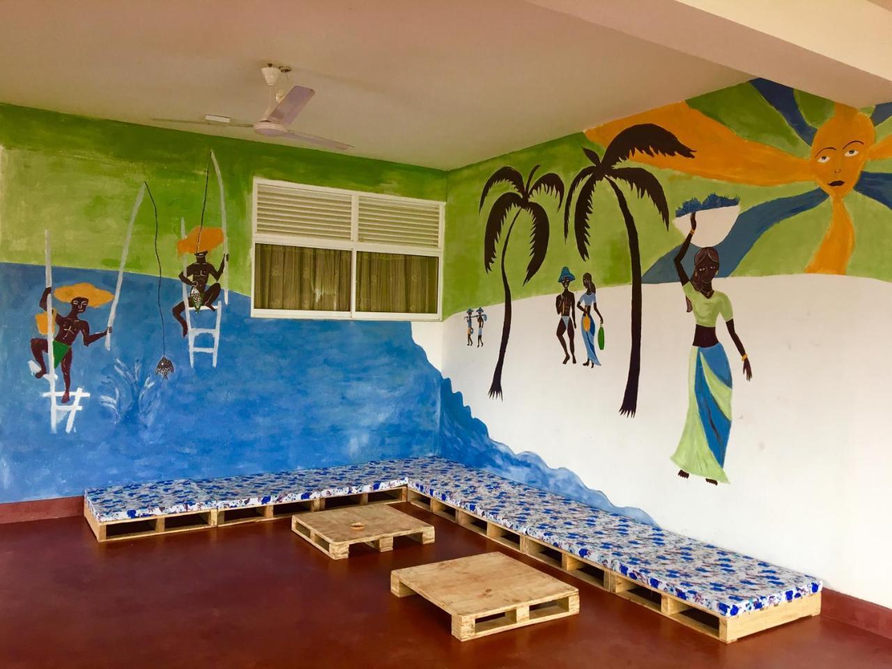 Beach Break Surf Hostel Weligama Exterior photo