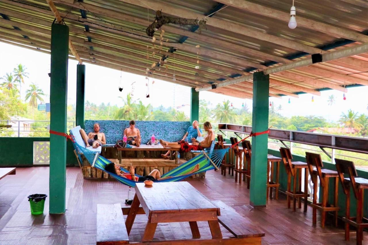 Beach Break Surf Hostel Weligama Exterior photo